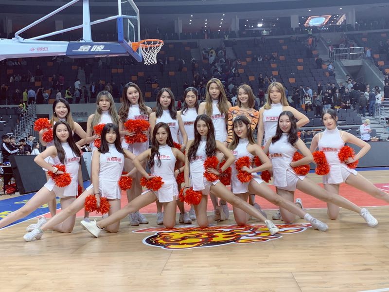 宏远宝贝13年成最老牌啦啦队,丰满性感被模仿,转型变美工程