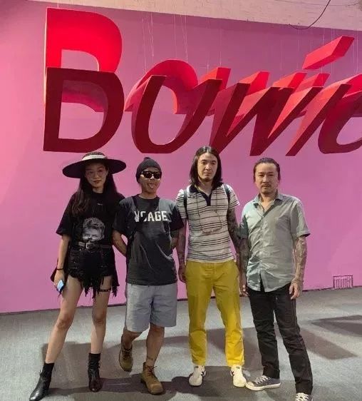 摇滚、坎普、Kaws：狂野又优雅的七月看展指南