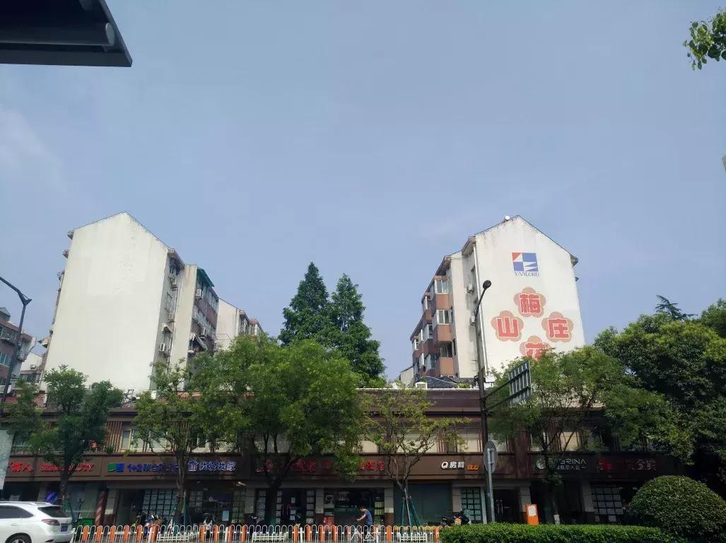 曾经的富人区如今没有人住,曾经的富人区洋房中的洋房