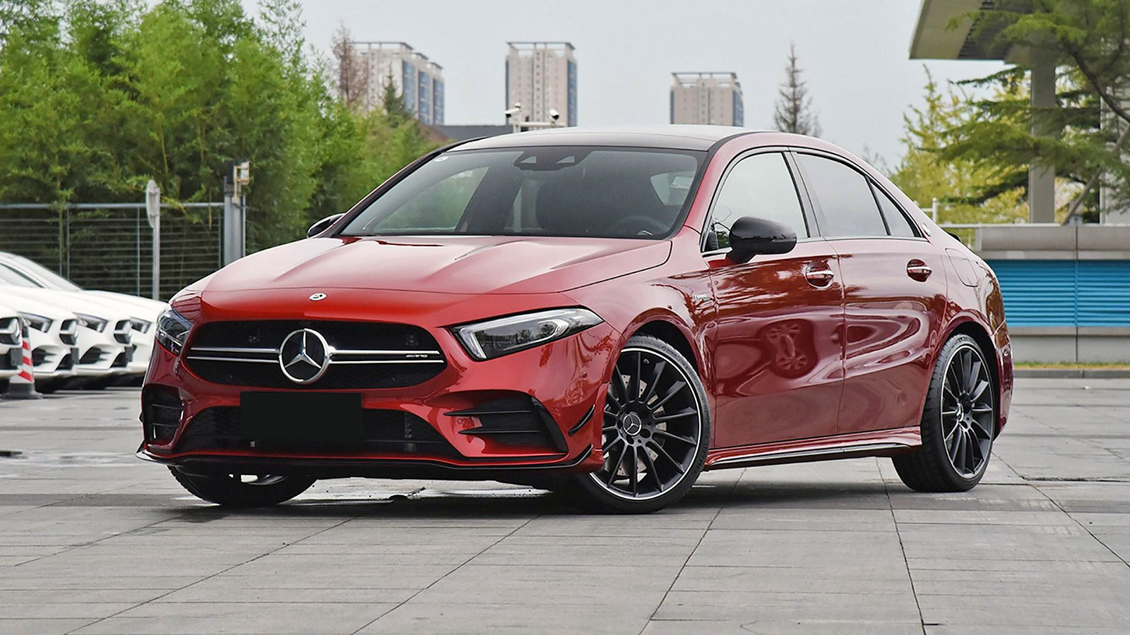 宝马330iM对比奔驰AMGA35L同价位/国产/性能/小弟车如何选?