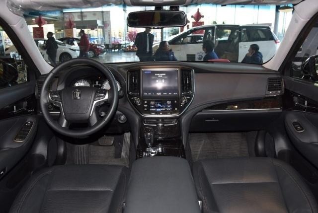 十年车龄的丰田皇冠值得入手吗,丰田皇冠80年代百万豪车