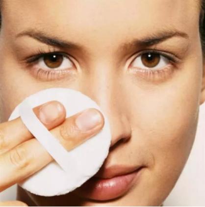 出油卡粉脱妆怎么化妆,妆面浮粉如何补妆