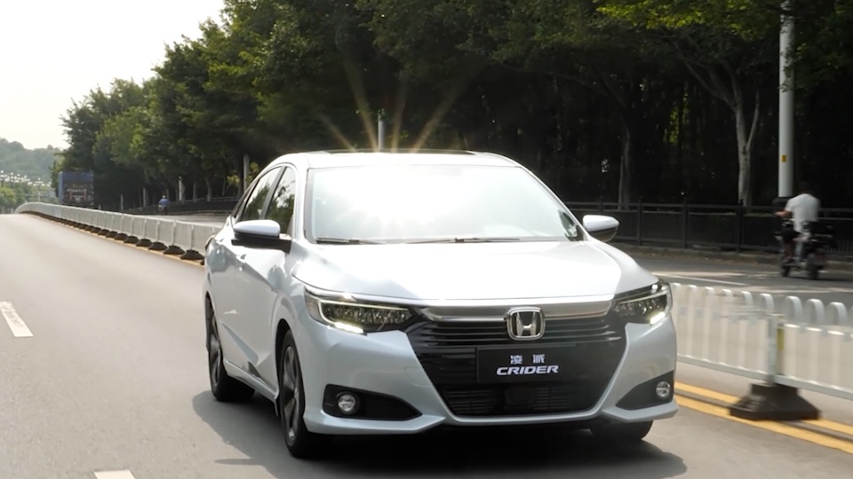 10多万出头就买这4款轿车,顶配不到10万元4款轿车性价比超高