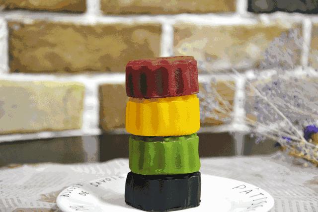 中秋未到，月饼先到，蒙自月饼大量上市，有698、36、24元不等...