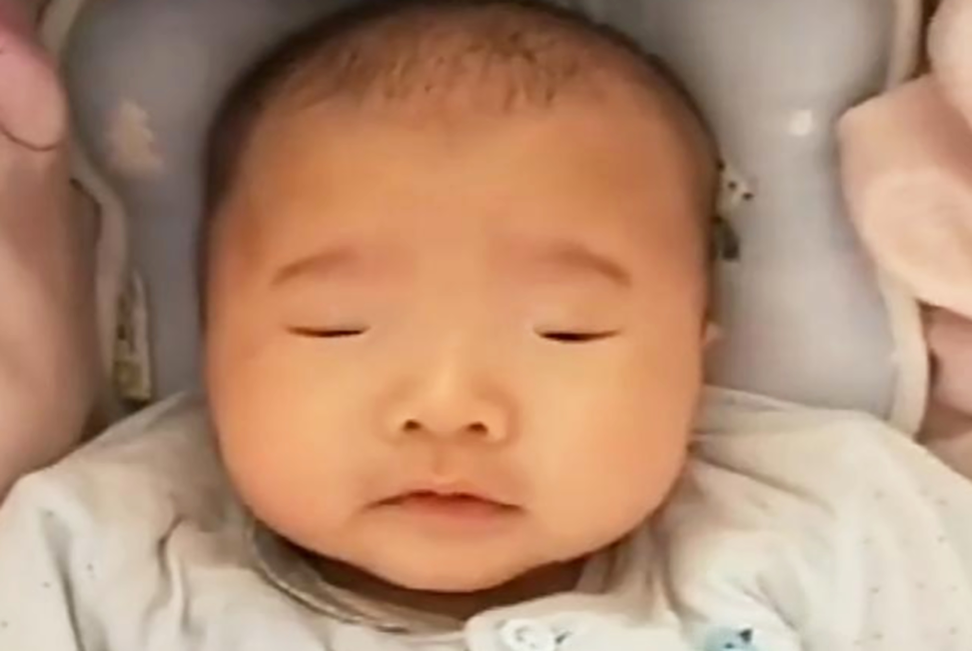 宝宝眼大眼小,宝宝眼睛小还能变成大双眼吗