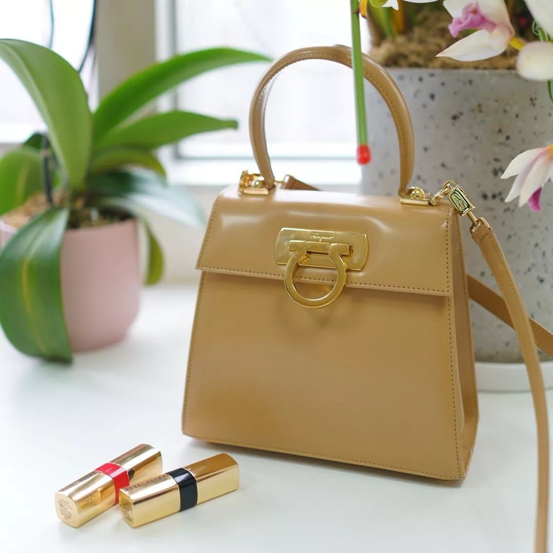 2019年，我花了30万买了19个包包