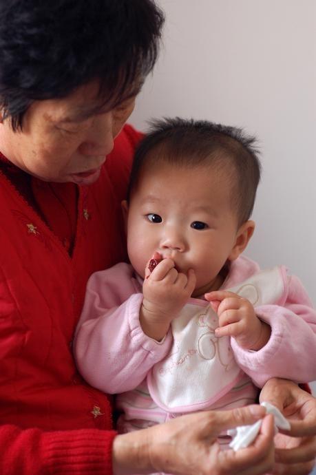 生二胎坐月子怎么照顾大宝,产妇生完二胎后如何关心