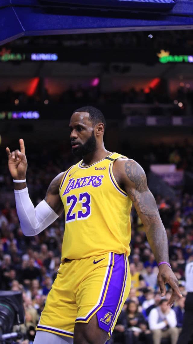 赛季over8大3千万先生叫苦？库里“4千万先生”比詹皇还赔钱