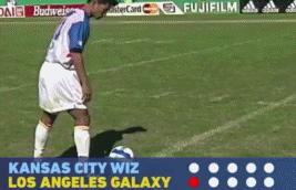 各足球明星认为梅西c罗谁更强,12-13梅西与c罗巅峰对决