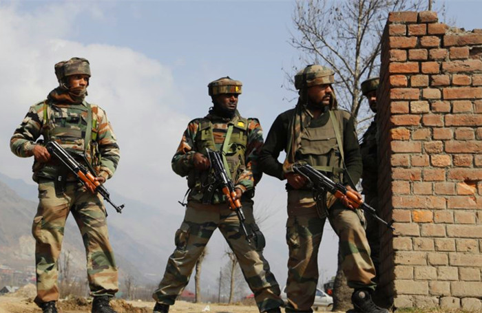 路透社再曝印度丑闻，印军在行动当中拉平民当盾牌，结果依然战败