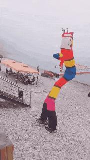 高铁上一位阿姨,高铁40岁老阿姨踢我怎么办