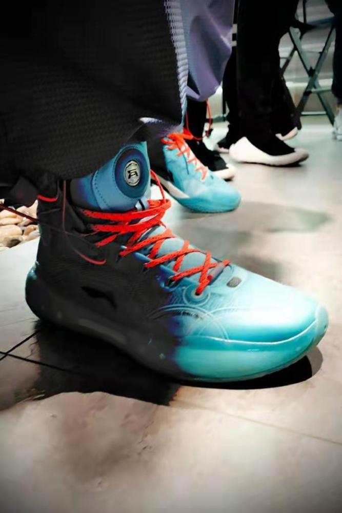 红血品牌浪凡,中国李宁最新联名款