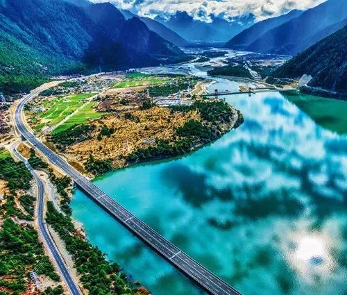 中国唯一不收费的高速公路,中国旅游风景最好的四条高速