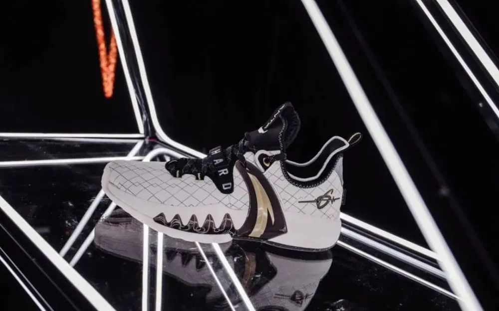 第3次骨折！无限期休战？刚签下1.2亿大合同就伤了