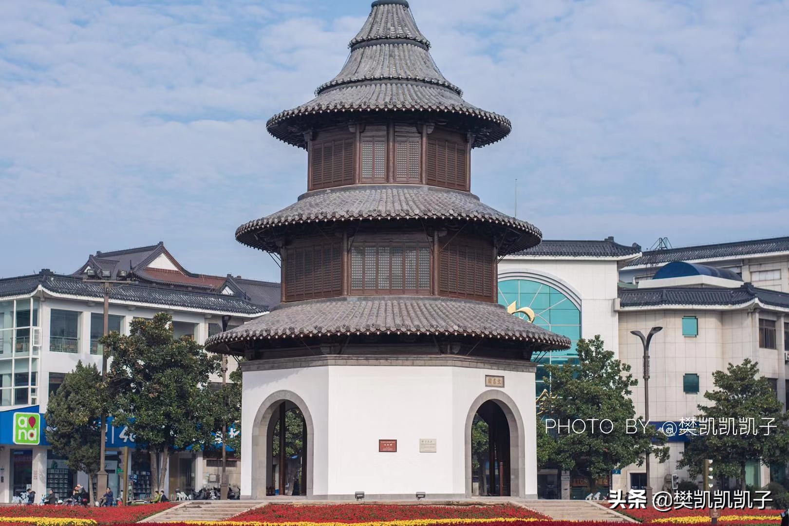 相距500米，文昌阁成了扬州地标，而历史悠久的四望亭却少有人知