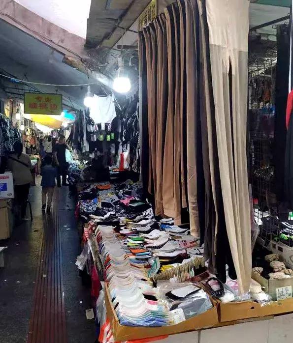 刺纹身脚踩松糕鞋那些年小寨百汇里西安80、90后的非主流青春