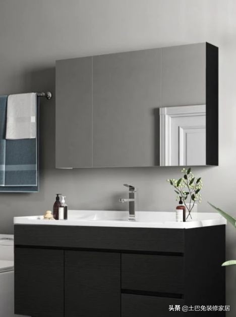 浴室柜选实木的还是塑钢的,pvc浴室柜可以防潮吗