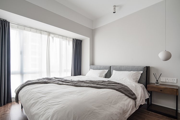 不走寻常路不坐寻常凳,客厅摆放餐桌椅效果图南北通透