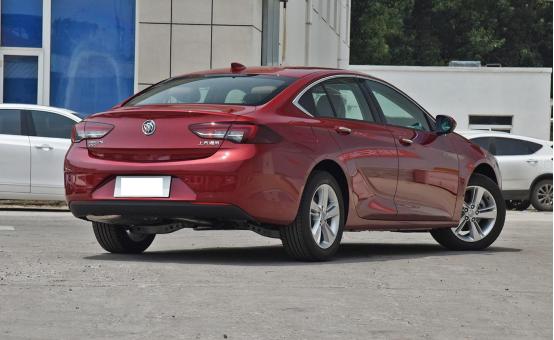 中型别克君威2.0t落地价,别克君威2021款552t精英真实油耗