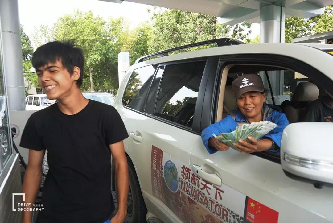 中国牌照车在国外自驾游,开中国牌照车去外国