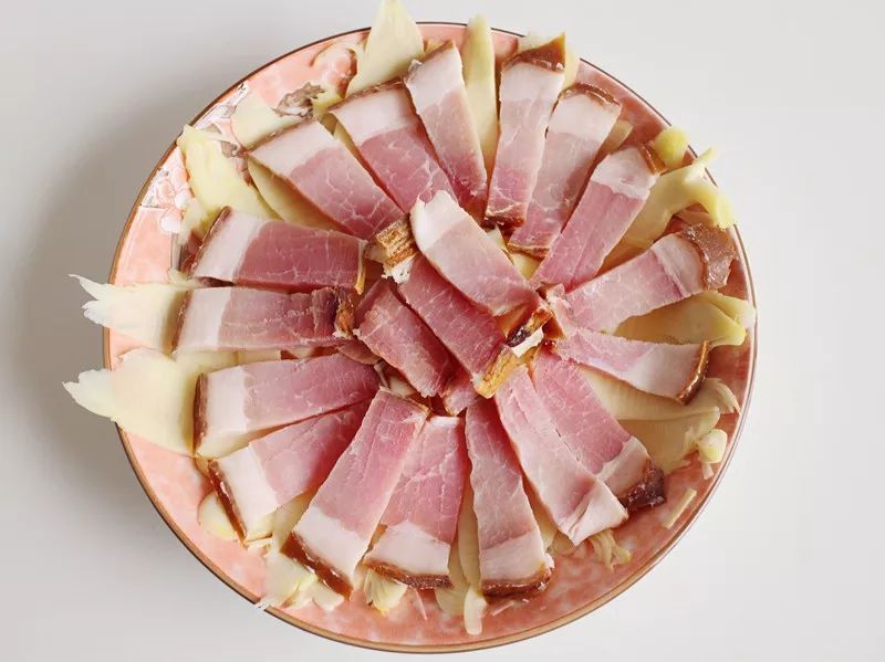 冬笋炒烟熏腊肉,冬笋炒腊肉做法腊肉要蒸吗