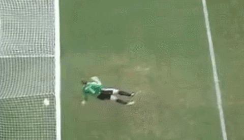 当女裁判出现在足球场上,当足球女裁判