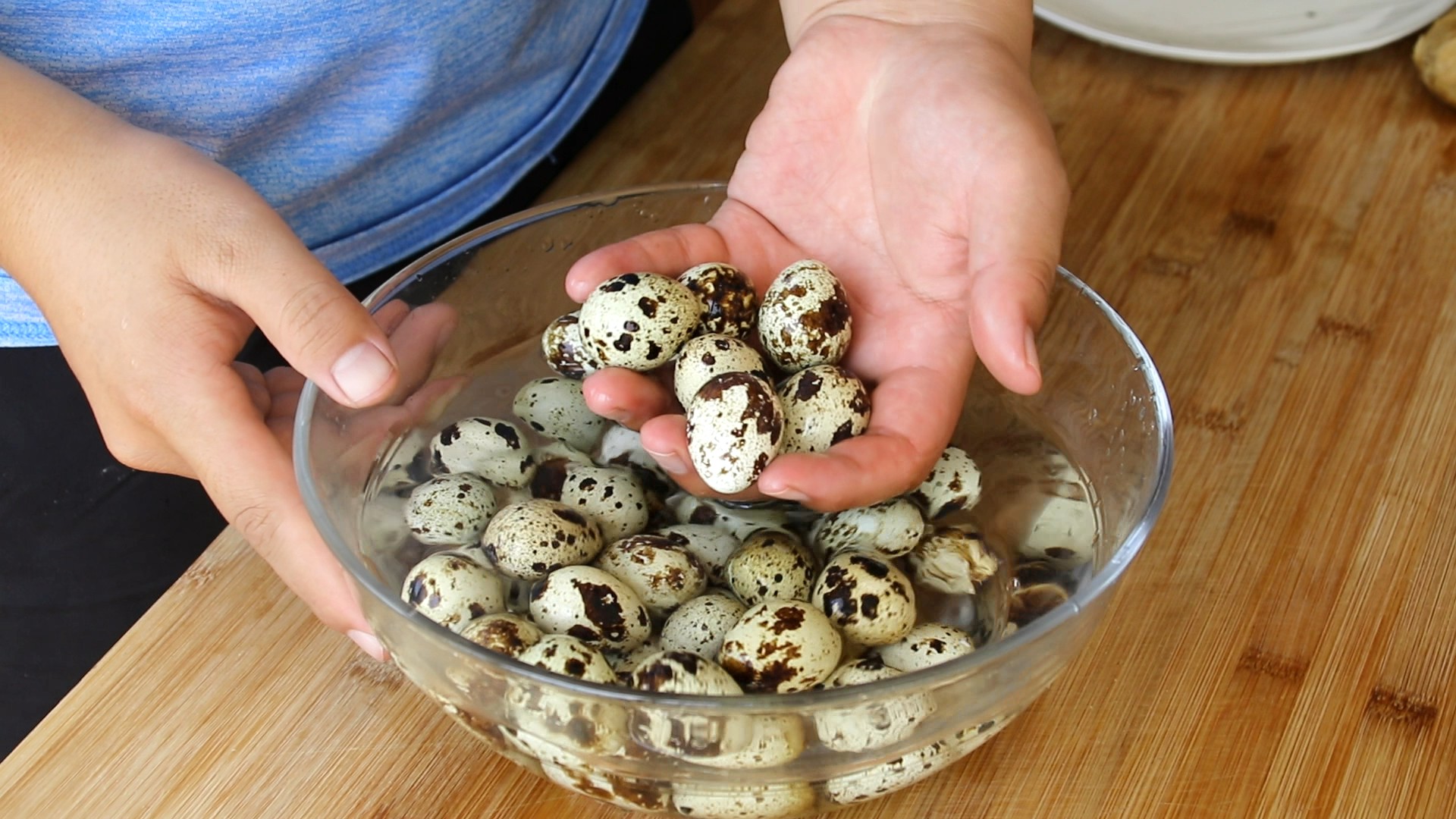 鹌鹑蛋快速剥皮的方法,鹌鹑蛋剥皮小窍门