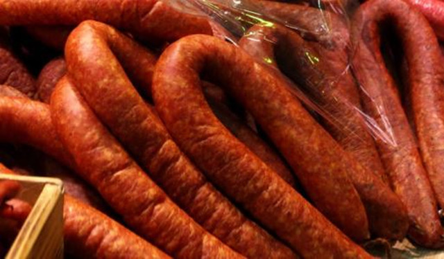 俄罗斯的香肠为何能受欢迎？看过生产过程就明白了