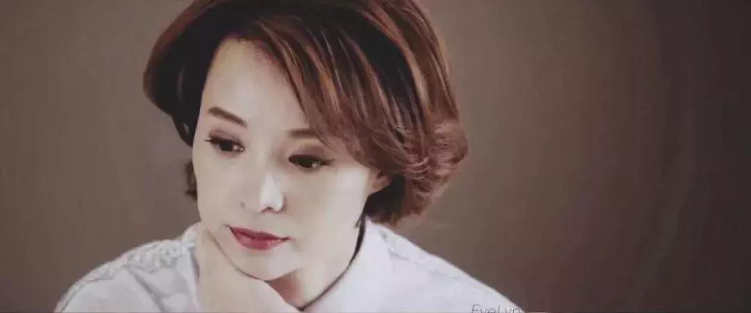 人生娱乐,童年董卿