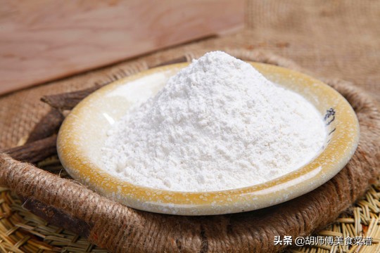 家里自己磨的面粉是低筋还是高筋,如何用高筋粉和低筋粉配制中筋粉