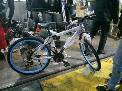 宝马与其他车相撞,宝马和其他车相撞