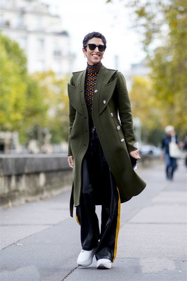 脸色暗黄穿高级灰减龄吗,女人过了40岁别总穿一身黑