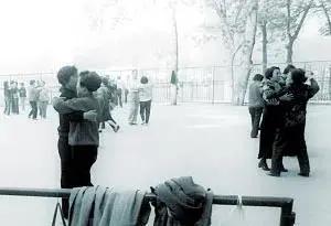 漠河舞厅爆火钢琴,漠河舞厅广场舞最火