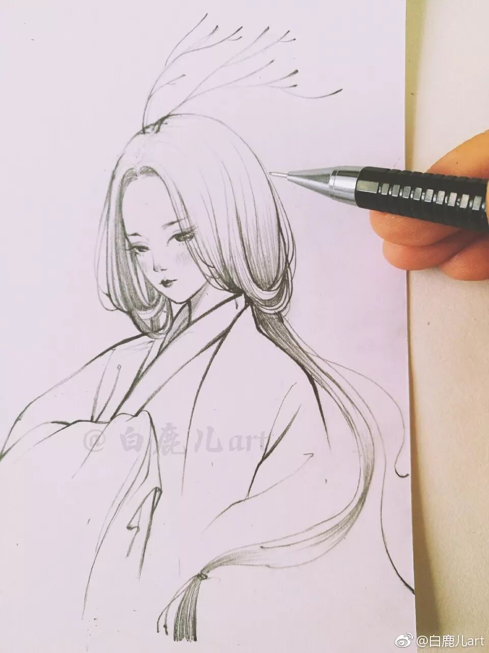 玉手青丝美女图片,一袭白衣清冷出尘的古风美人