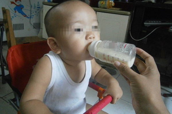 奶粉泡的时候有泡沫好还是没有好,奶粉没喝完最后都是泡沫怎么回事