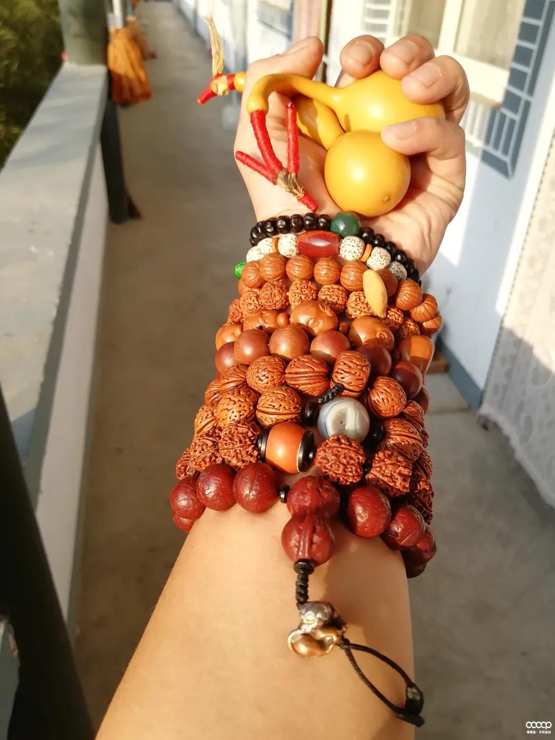 他试了一瓶“印度神油”，盘串6年，包浆妙啊