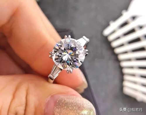 富婆花80万买钻被骗,中国富婆买钻石