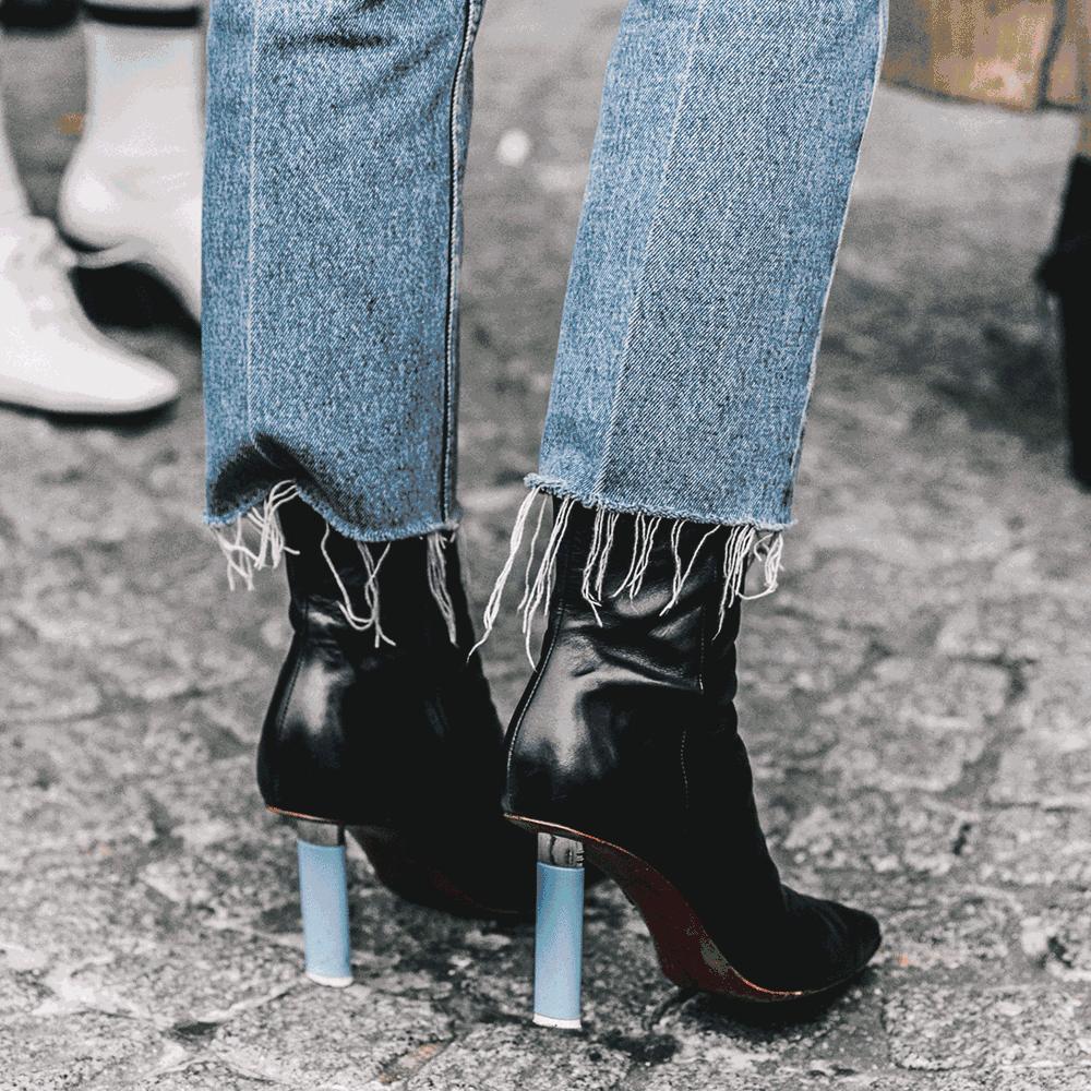 裤脚塞靴子好还是卷起来好,裤脚塞靴子