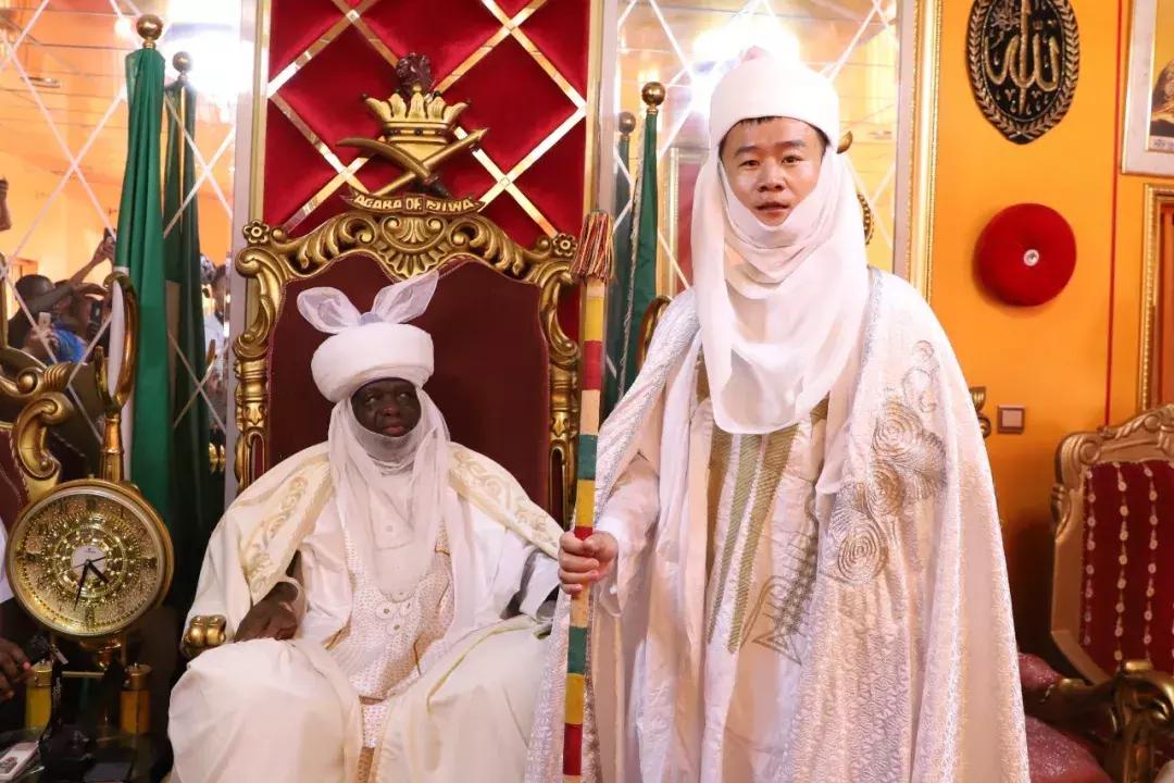 河南小伙被封非洲酋长：别人最关心“能娶几个媳妇”