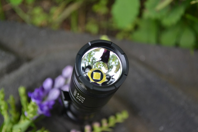 务本e10强光手电测评,务本a1手电筒评测