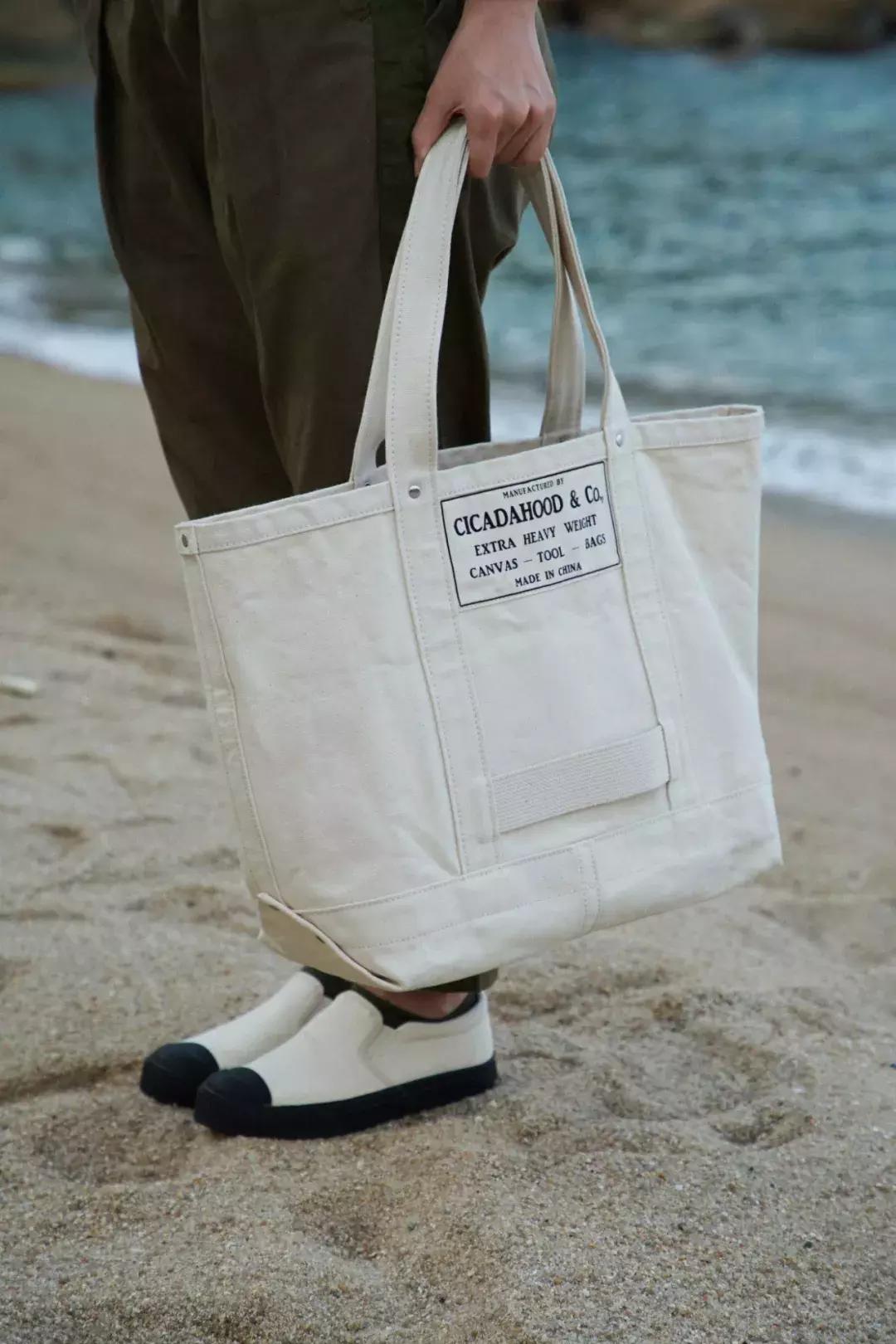 旅行中总会遇到形形色色的人,旅行中总是有两种人