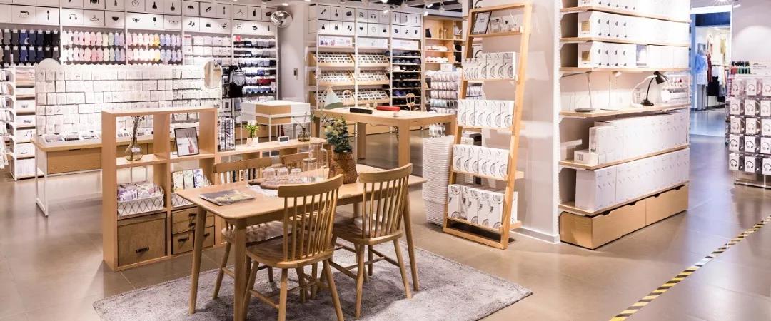 狂喷马云,爱看李嘉诚自传,他出身放牛娃如今却100亿身家