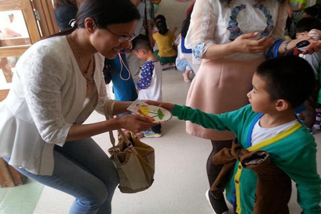 在幼儿园被其他小朋友欺负怎么办,幼儿园老师欺负孩子正确处理方法