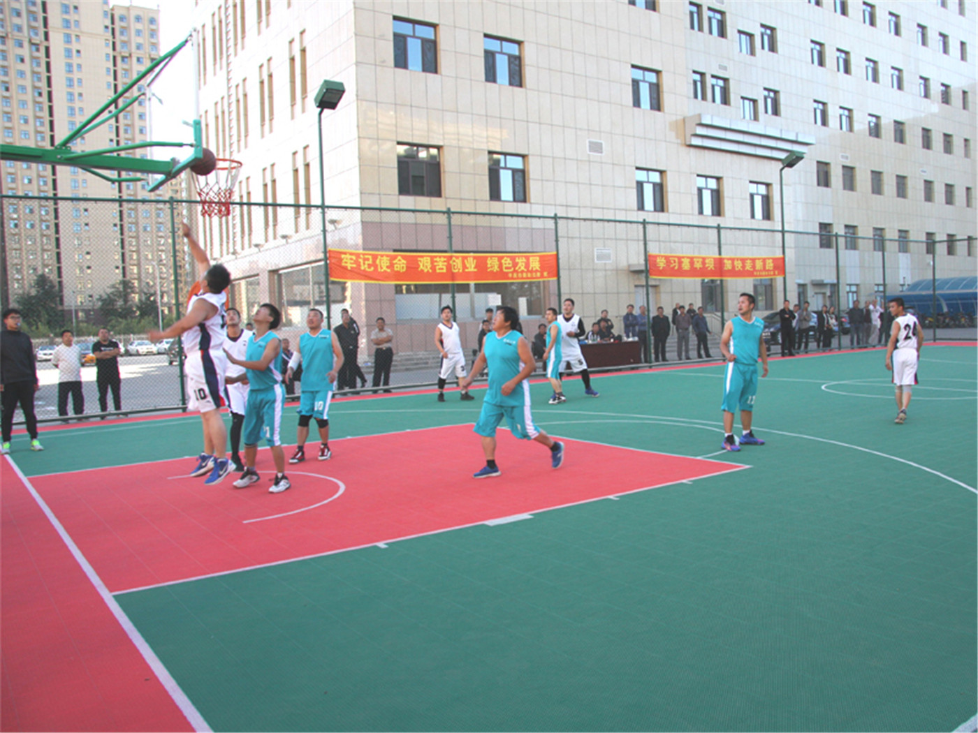 悬浮拼装地板怎么判断好坏,专业生产悬浮拼装地板哪家好