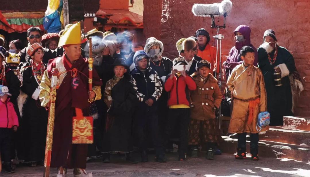 挤在城市抢几万一平的房子，都疯了吗