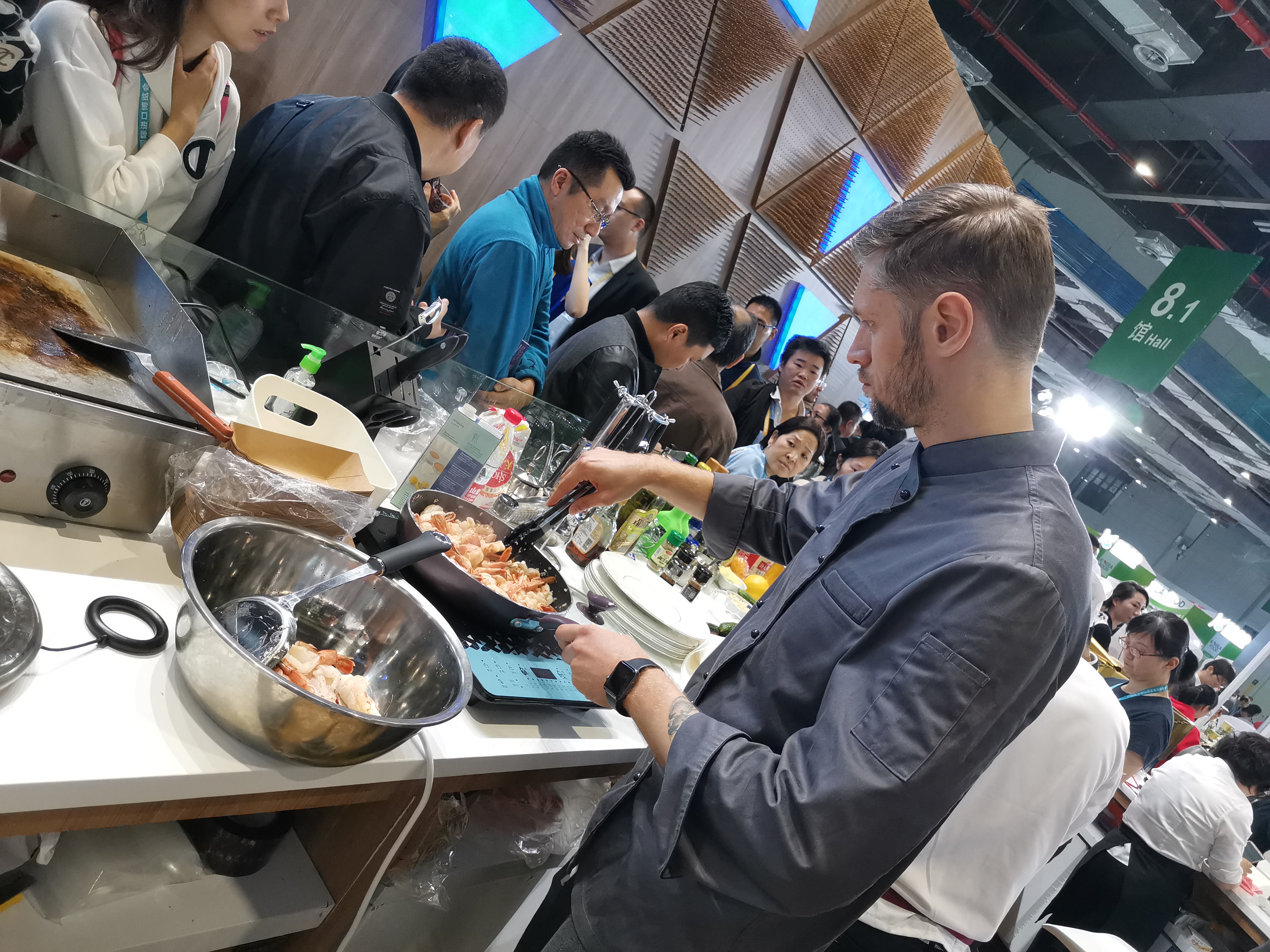 进博会现场：上海水产集团与阿根廷美食的一场“宴遇”