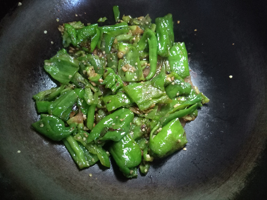青椒怎么做不辣下饭,不辣的青椒怎么做好吃