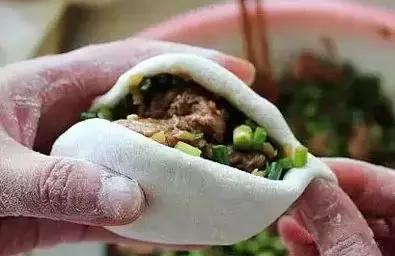 包子好吃诀窍牢记柔软筋道,包子捏不住老开口