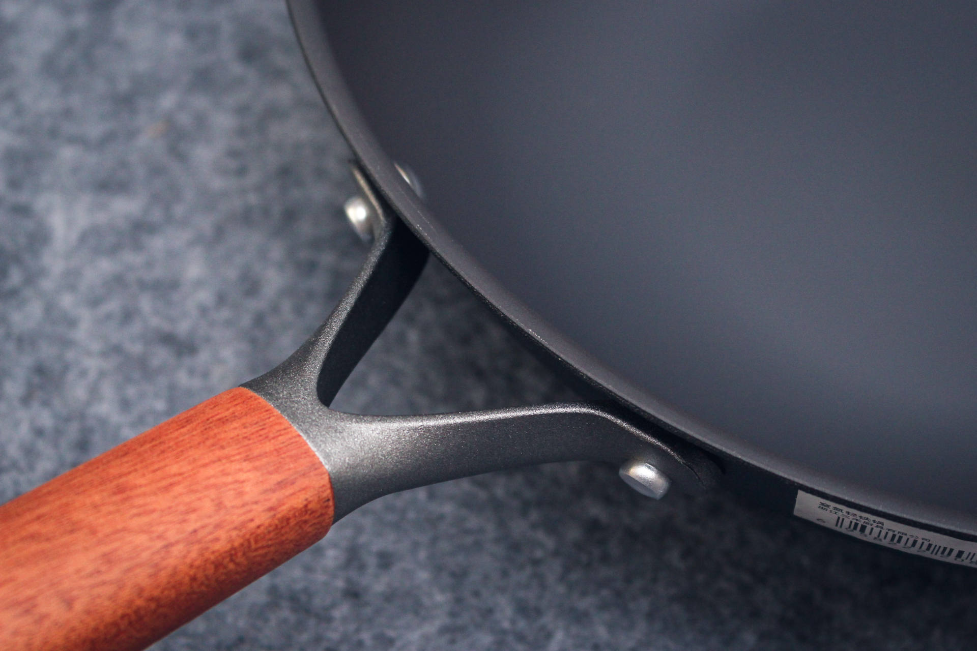 章丘铁锅和三禾不粘锅哪个好,三禾纯钛无涂层炒菜锅