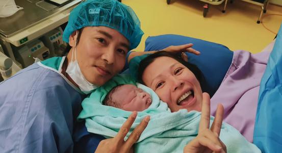 47岁蔡少芬生三胎后瘦成纸片人,蔡少芬自曝37岁高龄产子